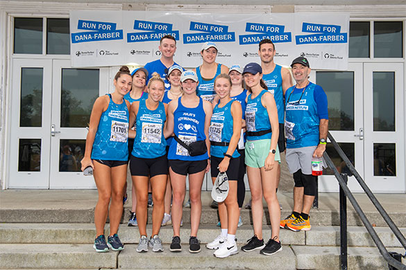 Run for Dana-Farbers runners pose for a photo before their race
